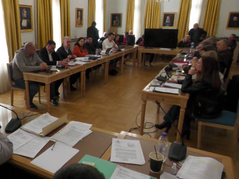 Χωρίς αντιπολίτευση και δημοσιογράφους