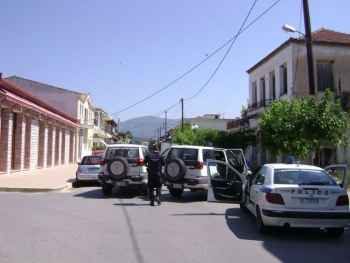 Οι ληστές της Αγροτικής Τράπεζας στο Δώριο άφησαν το σάκο με 10.000 ευρώ και πέταξαν το όπλο στο οικόπεδο