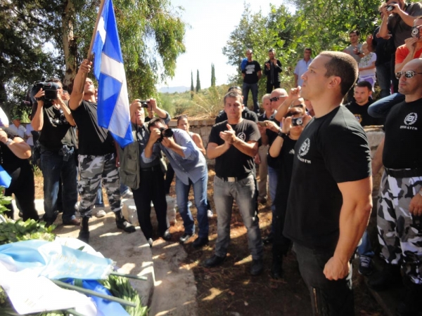 Κλίμα εμφυλίου από την Χρυσή Αυγή (φωτογραφίες)