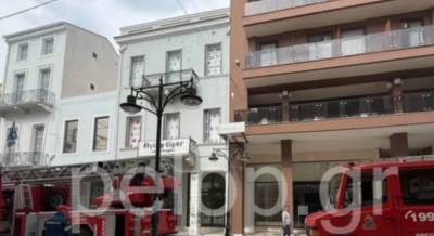 Φωτιά σε κατάστημα στην Πάτρα: Καλά στην υγεία τους 43 μαθητές του Γυμνασίου Φιλιατρών από διπλανό ξενοδοχείο (βίντεο)