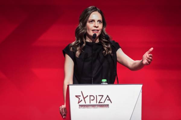 Συνέντευξη της Εφης Αχτσιόγλου στην “Ε”: “Ανάγκη επανασύνδεσης του ΣΥΡΙΖΑ με την κοινωνία”