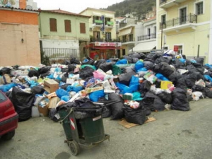 Συμπαράσταση στους δικαζόμενους για τα σκουπίδια στο Γύθειο