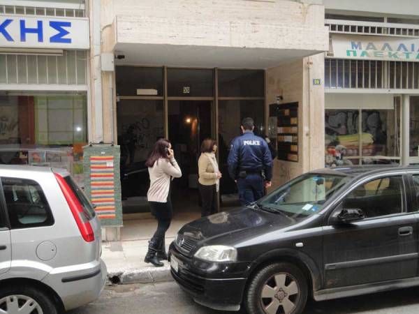 Ηλικιωμένος νεκρός σε ακάλυπτο πολυκατοικίας στην Καλαμάτα