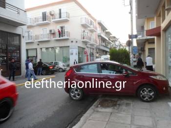 Νέο τροχαίο στη διασταύρωση Φαρών και Μαυρομιχάλη στην Καλαμάτα