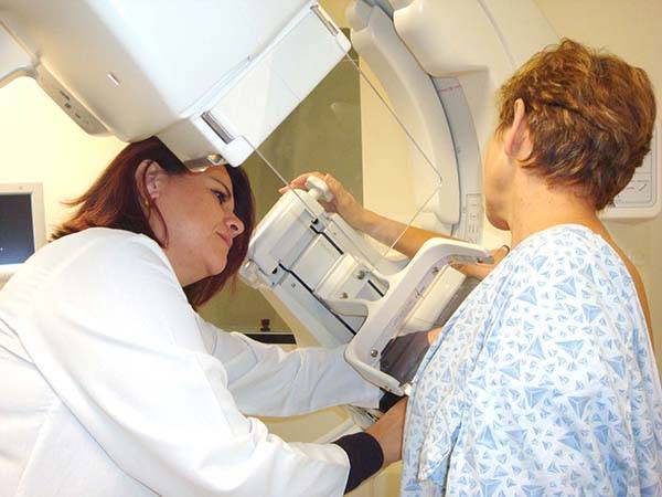 Η Μαρία Ζαφειροπούλου έχει κάνει διπλή μαστεκτομή και συμβουλεύει: «Να ψηλαφίζεις το στήθος σου και να μην ξεχνάς τη μαστογραφία»