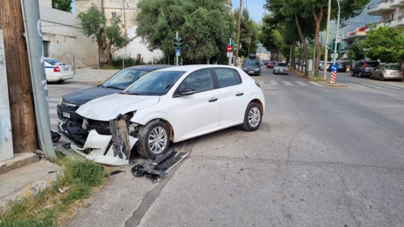 Τροχαίο ατύχημα με ελαφρύ τραυματισμό στην Καλαμάτα