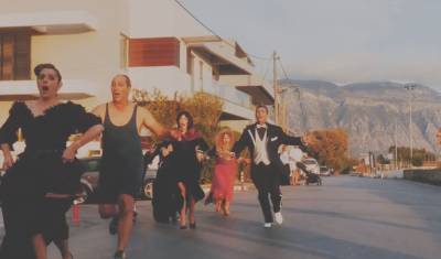 «Ψύλλοι στ’ αυτιά» από το “Συν Ένα-Μιχάλης Τούμπουρος”