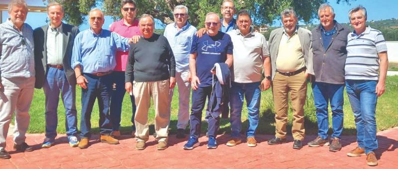 Οι απόφοιτοι του Α’ Εξαταξίου Γυμνασίου Καλαμάτας θυμούνται: Ο Γιώργος με το “σόφισμά” του “ξελάσπωσε” το Κλασικό