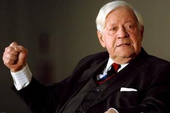 Υπέρ μεγάλης διαγραφής του χρέους ο Χέλμουτ Σμιτ