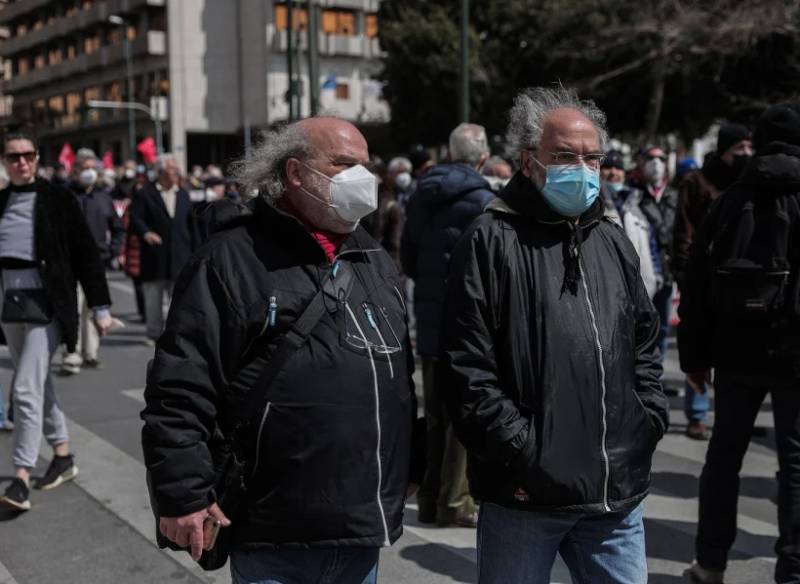 Σκέψεις για επίδομα και στους συνταξιούχους που πήραν αύξηση έως 30 ευρώ στις συντάξεις