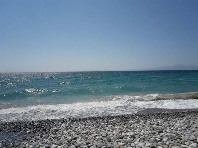 Καθαρά τα νερά στις ακτές της Καλαμάτας