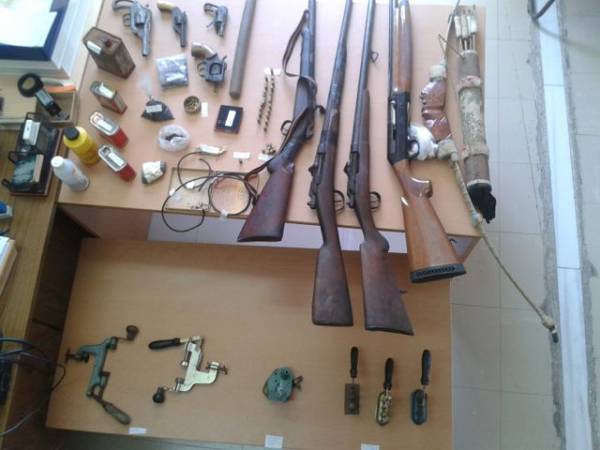 Συνελήφθη 48χρονος με όπλα στη Μερόπη Οιχαλίας