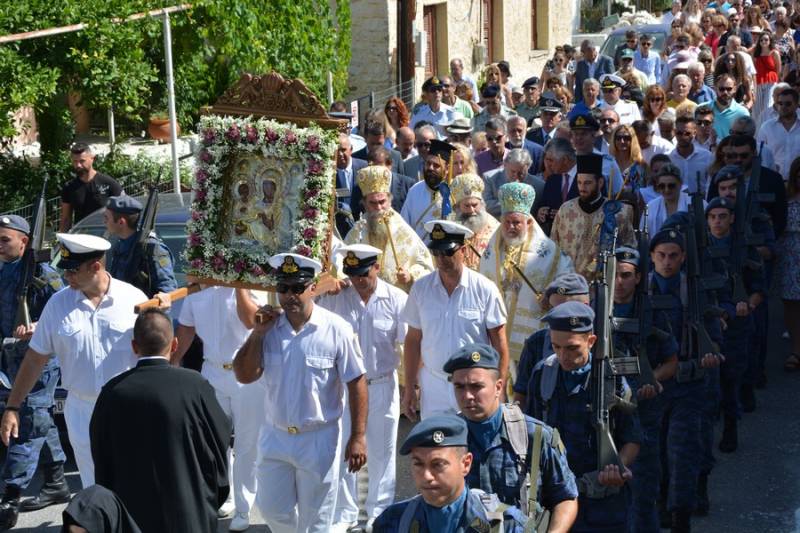 Η Φοινικούντα γιόρτασε την πολιούχο της Παναγία Τριχερούσα (φωτογραφίες)