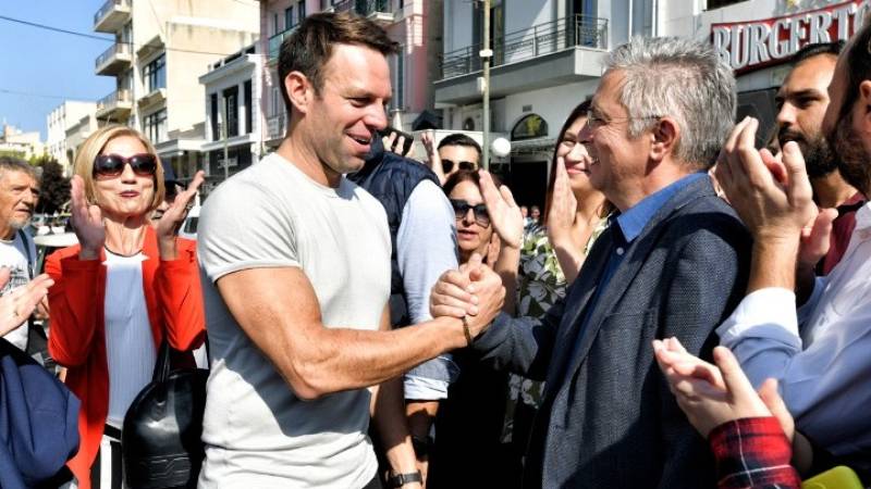 Στο πλευρό Μάκαρη ο Κασσελάκης από την Κόρινθο