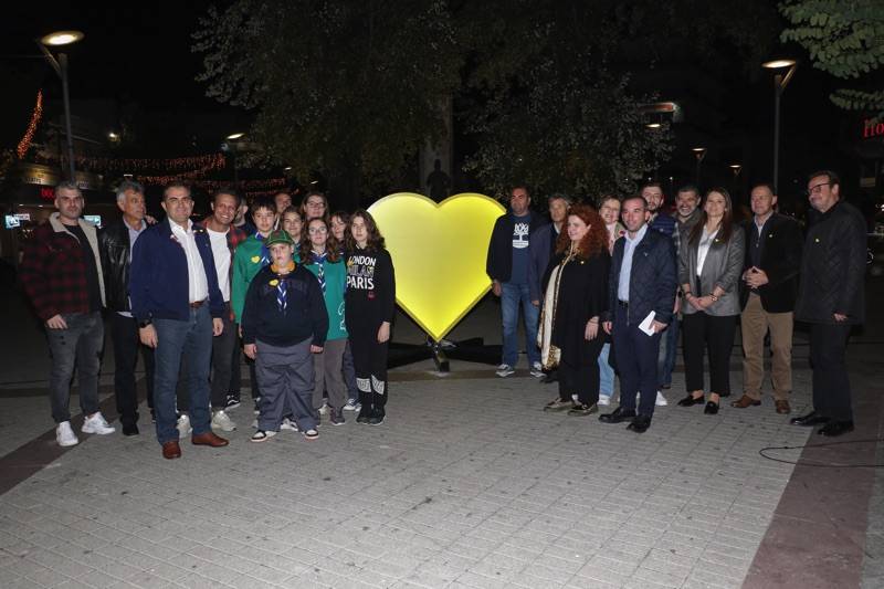 Καλαμάτα: &quot;Κίτρινη καρδιά&quot; ευγνωμοσύνης για τους εργαζόμενους στην Καθαριότητα (βίντεο-φωτογραφίες)