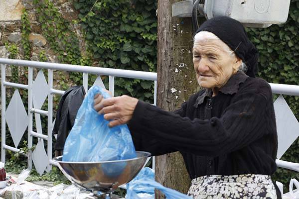 Μαθήματα οικονομίας από Κουτσαβίτισσα γιαγιά