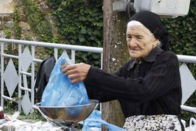 Μαθήματα οικονομίας από Κουτσαβίτισσα γιαγιά