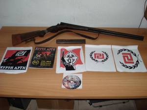 Οπλα και ναζιστικές προκηρύξεις στην Κόρινθο