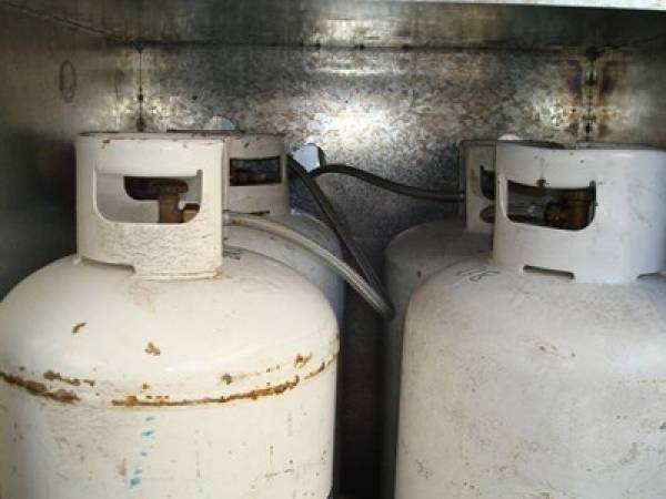 Εκρηξη φιάλης υγραερίου προκάλεσε ζημιές σε διαμέρισμα και οχήματα