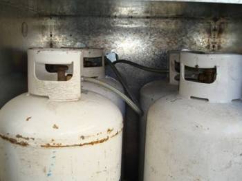 Εκρηξη φιάλης υγραερίου προκάλεσε ζημιές σε διαμέρισμα και οχήματα