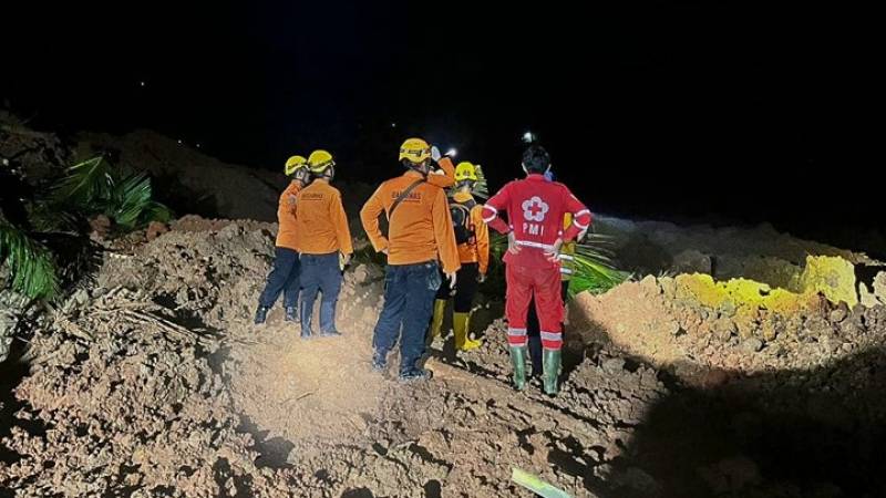 Ινδονησία: Δύο νεκροί και τουλάχιστον 21 αγνοούμενοι λόγω κατολίσθησης