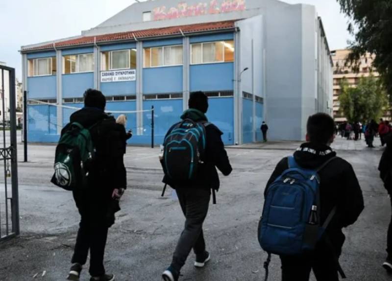 Τριών Ιεραρχών: Καταργείται η αργία για τα φροντιστήρια και τα κέντρα ξένων γλωσσών