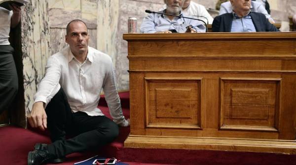 New Yorker: &quot;Ο πολεμιστής Βαρουφάκης που τα έβαλε με την Ευρώπη και απέτυχε&quot;
