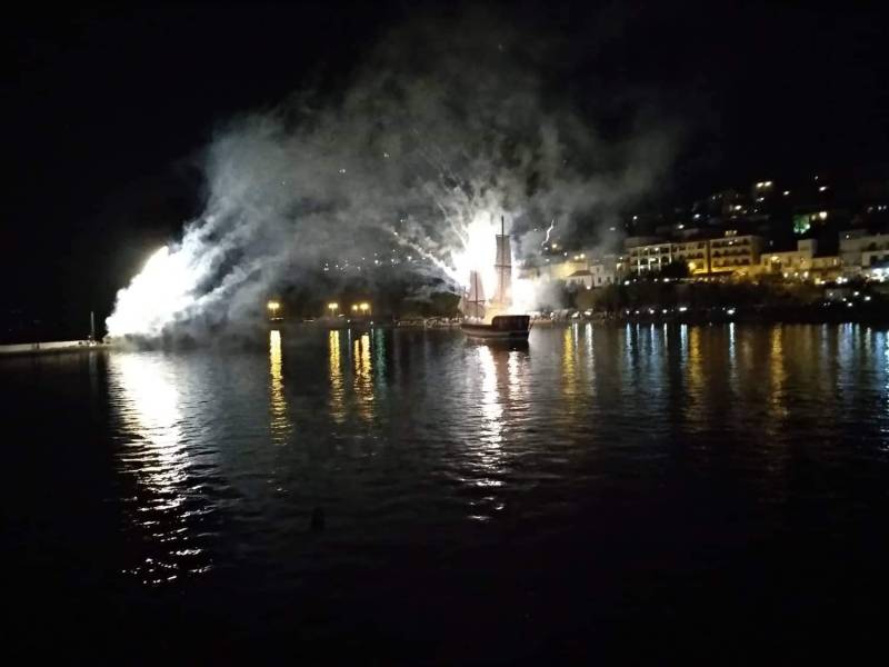 Εντυπωσιακή και φέτος η αναπαράσταση της Ναυμαχίας του Ναβαρίνου (βίντεο)