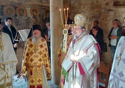 Ο Μητροπολίτης στο βυζαντινό ναό της Σαμαρίνας