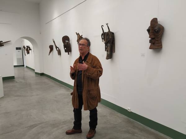 Ο Φώτης Καγγελάρης στην «Ε»: «Οι μάσκες μάς αποκαλύπτουν πάρα πολλά πράγματα για τον ψυχισμό των ανθρώπων»