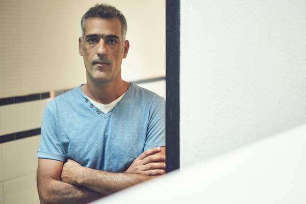 Ο Μεσσήνιος σκηνοθέτης Νίκος Labôt στην "Ε": “Αν οι άνθρωποι θελήσουν να κυνηγήσουν τα όνειρά τους μπορούν να αλλάξουν την πορεία τους”