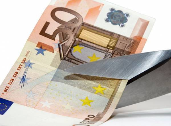 Ανεργία και “κόκκινα” δάνεια στραγγαλίζουν την ανάπτυξη