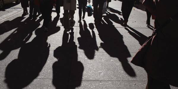 Η "μαύρη" εργασία σκεπάζει την αγορά