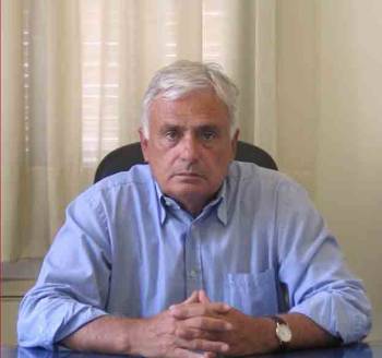 Ο Μανιάτης ζητεί: «Στα εμπορικά επιμελητήρια τα τουριστικά καταλύματα»