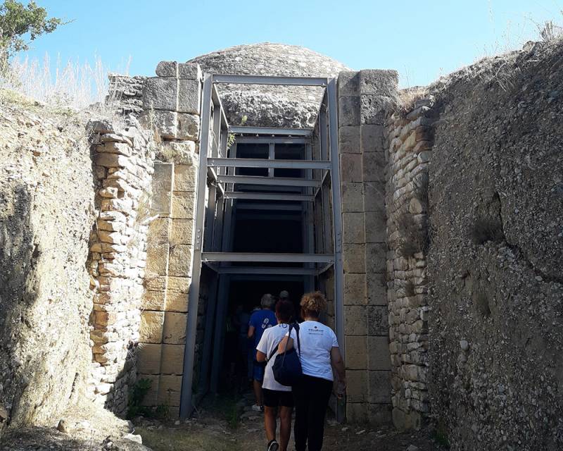 Οι θολωτοί τάφοι της Περιστεριάς και το σπήλαιο με τους σταλακτίτες (φωτογραφίες - βίντεο)