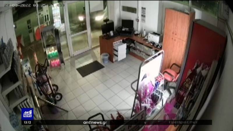 Θεσσαλονίκη: Διάρρηξη σε βενζινάδικο με βαν (βίντεο)