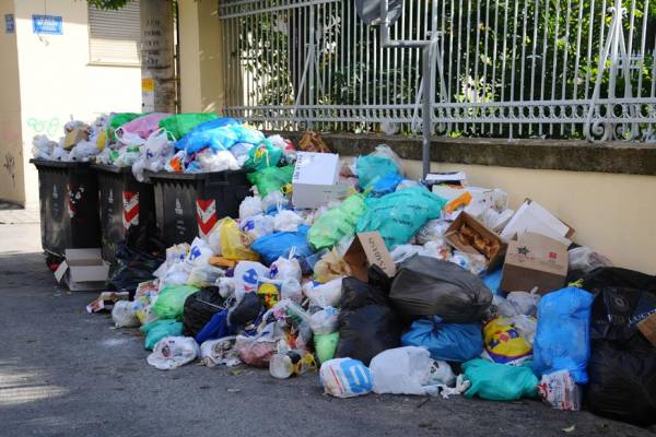 Σε κατάσταση έκτακτης ανάγκης η Τρίπολη για τα σκουπίδια
