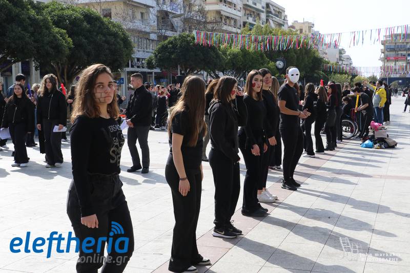 "Ενώνουμε τις φωνές μας ενάντια στον εκφοβισμό με ένα τραγούδι": Δράση μαθητών στην Καλαμάτα (βίντεο+φωτογραφίες)