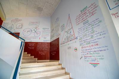 «Ο τοίχος διδάσκει»: Το πρόγραμμα δράσης του 5ου ΓΕΛ Καλαμάτας κερδίζει τις εντυπώσεις (Φωτογραφίες)