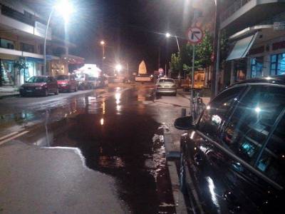 Γέμισε νερά η Φαρών από σπασμένο ποτιστικό