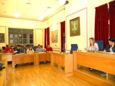 Ελλειμμα κλινών και πλεόνασμα φυλλαδίων