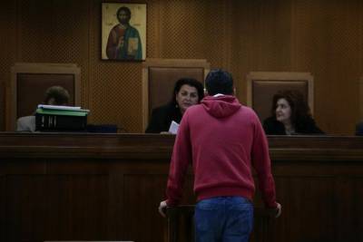 Δίκη της Χρυσής Αυγής: Με ερωτήσεις προς τον αστυνομικό Γιώργο Ρώτα συνεχίζεται η διαδικασία