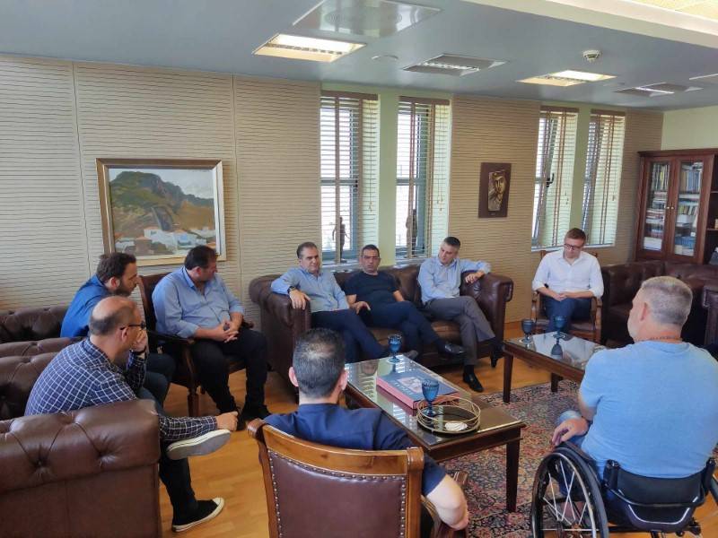 Ο Δήμας με άλλα κυβερνητικά στελέχη στο δημαρχείο Καλαμάτας