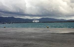 Λόγω καιρού δεν έδεσε στο λιμάνι της Καλαμάτας το "Costa neo Romantica"