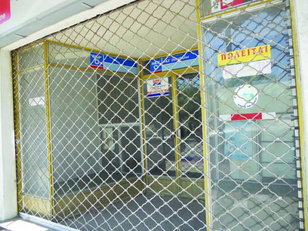 Ενώ πληθαίνουν τα λουκέτα: "Μορέας" και Πολιτεία ξέχασαν τη Μεγαλόπολη (φωτογραφίες)