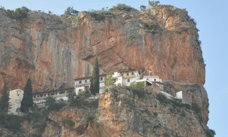 Mονή Ελώνης στην Αρκαδία - εντυπωσιάζει και προκαλεί δέος (φωτογραφίες)