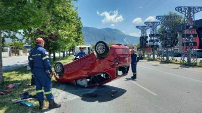 Καλαμάτα: Τροχαίο με ανατροπή αυτοκινήτου στη Νέα Είσοδο