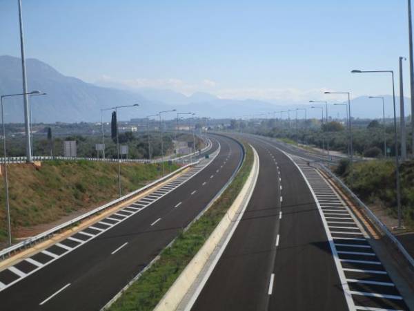 Βερναρδάκης και Σπίρτζης κόβουν την κορδέλα του περιφερειακού της Καλαμάτας (βίντεο-φωτογραφίες)