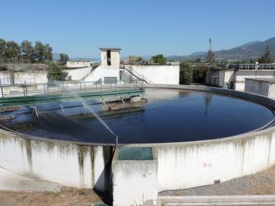 Μειωμένο το ιικό φορτίο στον βιολογικό Καλαμάτας - Δείχνει 1.000 ενεργά κρούσματα