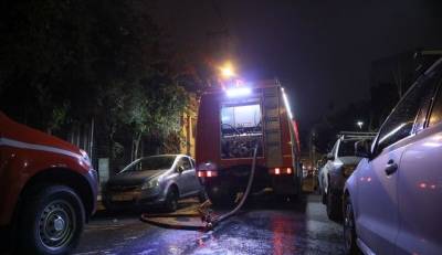 Παγκράτι: Έκοψε τις φλέβες του και έβαλε φωτιά στο διαμέρισμά του